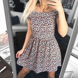 🌸 BLACK FLORAL OPEN SHOULDER MINI DRESS!